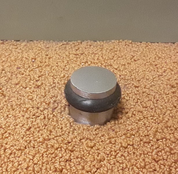 File:Floor-mounted doorstop with rubber ring 2.jpg