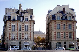 The entry to Place Dauphine