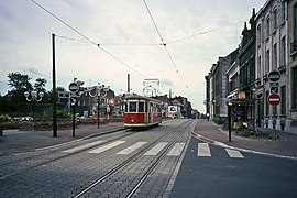 juin 1982 Motrice 500 sur la ligne 1 bis à l'arrêt Dron rue Faidherbe à Tourcoing. Ce tracé est abandonné dans les années 1990 lors de la reconstruction de la ligne.