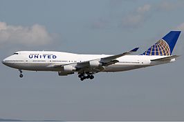 Een Boeing 747 van United Airlines met het nieuwe logo