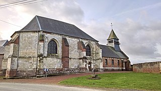 L'église et le calvaire.