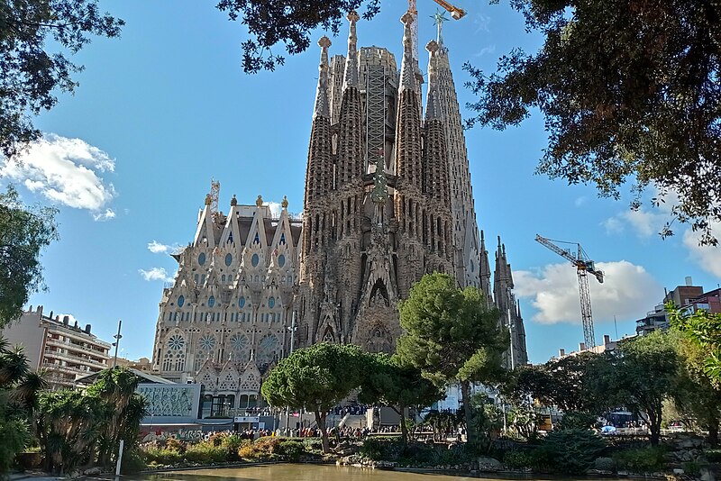 File:Sagrada Familia 8-12-21 (1) (cropped 3 to 2).jpg