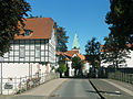 Wahmbeck, tour de l'église dans la rue