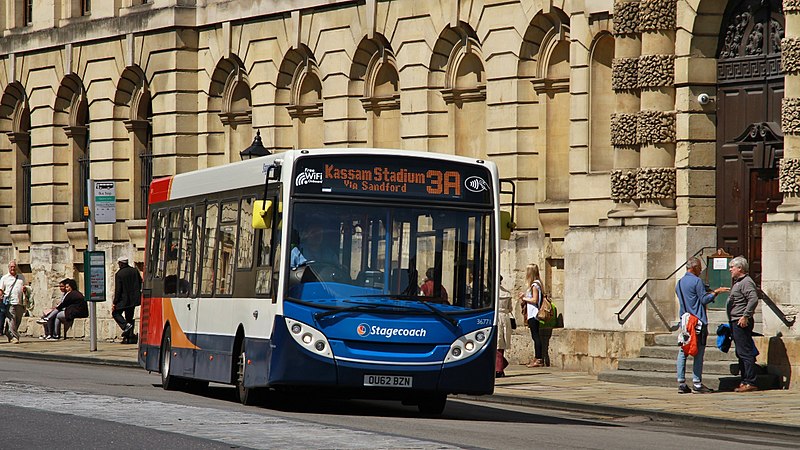 File:AlexanderDennis Enviro200 OU62 BZN Oxford HighSt.jpg