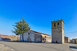 Iglesia de San Martín en La Redonda con la torre.jpg