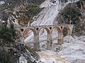 Brücke der Carrara-Marmorbahn über den Fluss Vara