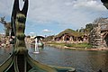 Het restaurant The Flaming Feather in Attractiepark Toverland is geïnspireerd op de woningen van de hobbits.