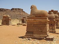 Colonnato con arieti del tempio di Amon-Ra a Naqa