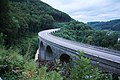 De gesplitste rijbanen in de Albaufstieg tussen Mühlhausen en Hohenstadt. Hier weergegeven de Hangbrücke Todsburg. (2013)