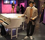 Jay Chou tajvani mandopopénekes viaszszobra a hongkongi Madame Tussaud-panoptikumban