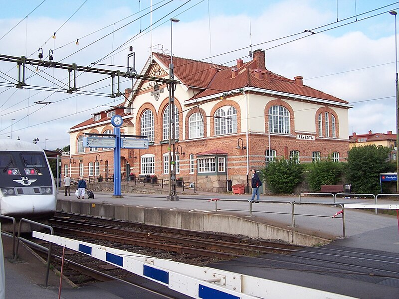 File:Alvesta central station.jpg