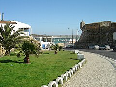 Jardín junto a la Fortaleza