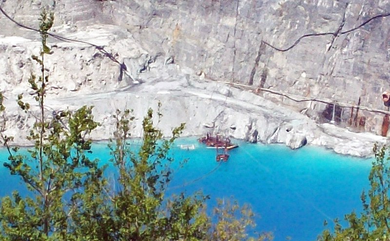 File:Asbestos pit - panoramio (1).jpg