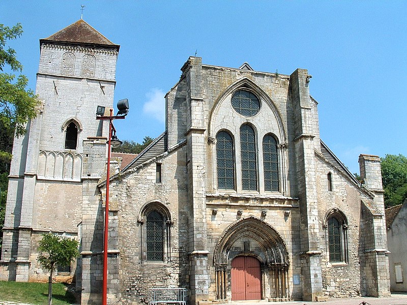 File:Gy-l'Evêque - Eglise -2.JPG