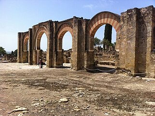 Pórtico de entrada a la ciudad.