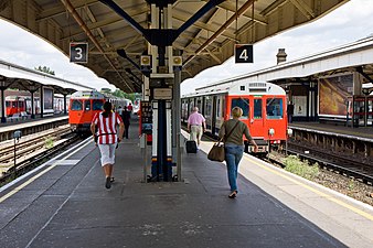 Tunnelbanetåg på Wimbledon station, District line