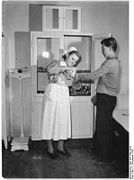 Bundesarchiv Bild 183-17081-0010, Malchin, Blick in die Krankenstation.jpg