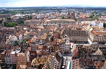 Français : Vue de la Cathédrale sur la Place Gutenberg, rue de la Division-Leclerc et St-Thomas