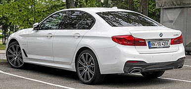 BMW G30 530e - left rear view