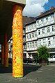 Beklebte Säulen am Historischen Museum Hannover, wo die „Schwarmkunstaktion“ ihren Anfang nahm.