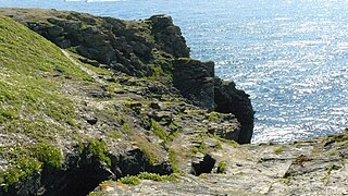 La "Grotte aux moutons" qui sert d'entrée au "Trou du tonnerre" près de la pointe de Pen-Men.