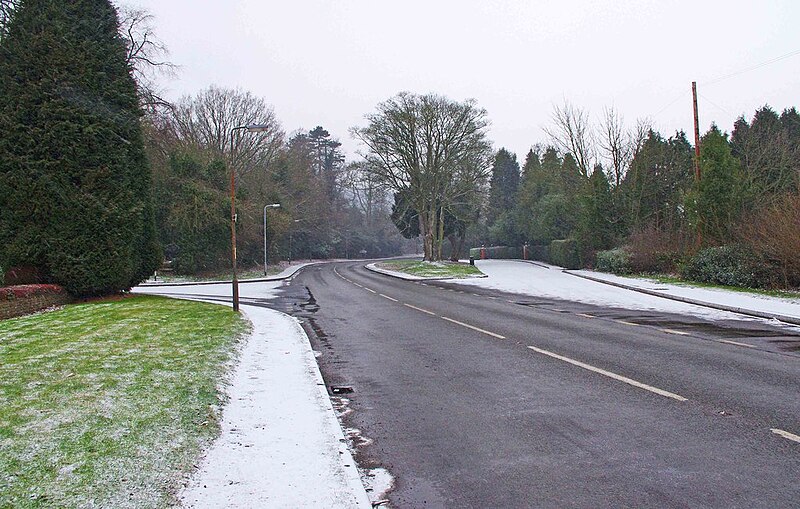 File:Kendal End Road (B4120), Barnt Green - geograph.org.uk - 2792438.jpg