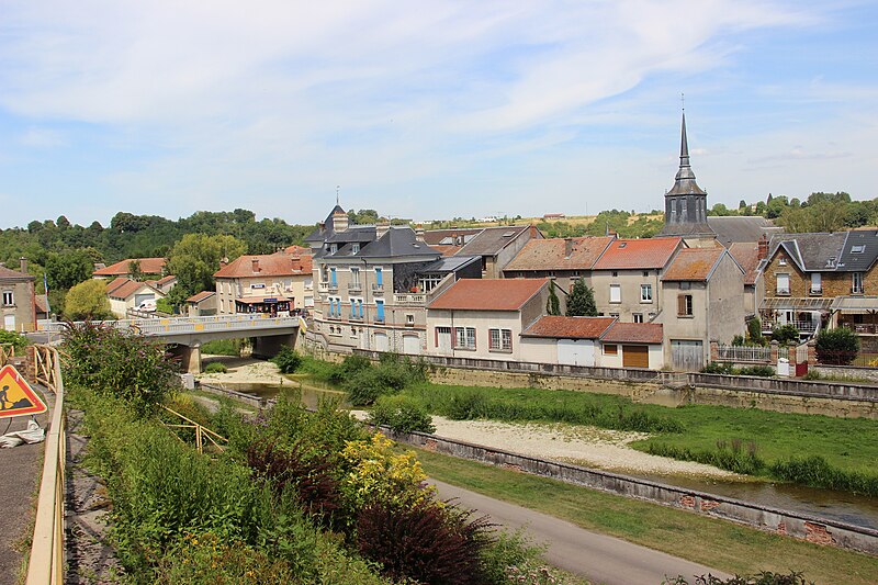 File:Vue générale de Varennes.jpg