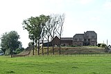 Ferme de Montjoie of des Burettes: voormalig versterkt eigendom van de Tempeliers op een motte