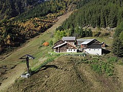 Ensemble Ögg Höfe im Kaunertal mit Talkreuz.jpg