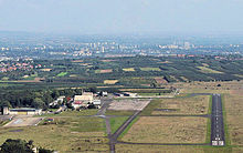 Flugplatz Mainz-Finthen Luftbild Verkehrslandeplatz EDFZ Foto 2008 Wolfgang Pehlemann Wiesbaden IMG 0296.jpg