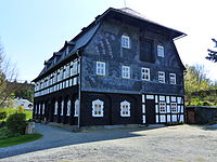 Geometrisch schmückende Verschieferung an der Alten Mangel in Ebersbach/Sa.