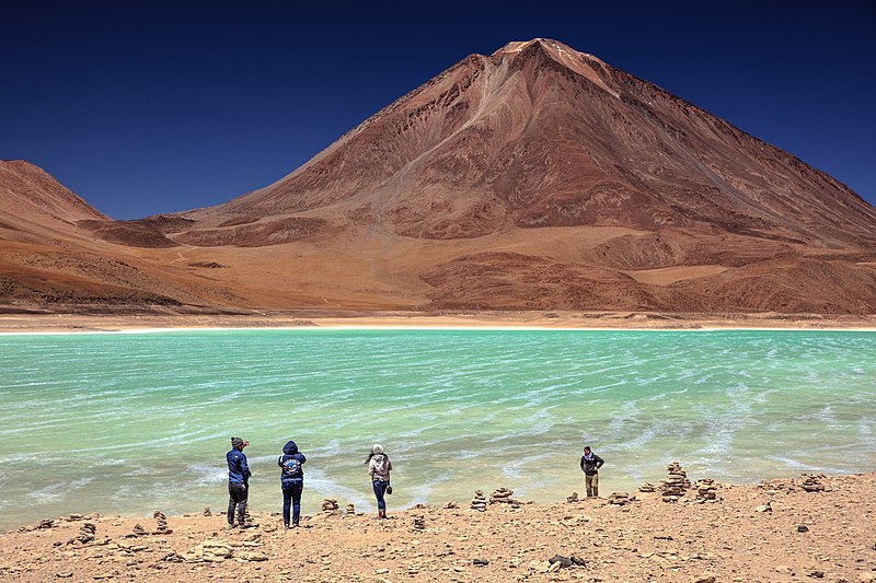 File:On and around Bolivias' Salar de Uyuni - Laguna Verde - very close to both the Chilean and Argentine borders - (24212981503).jpg