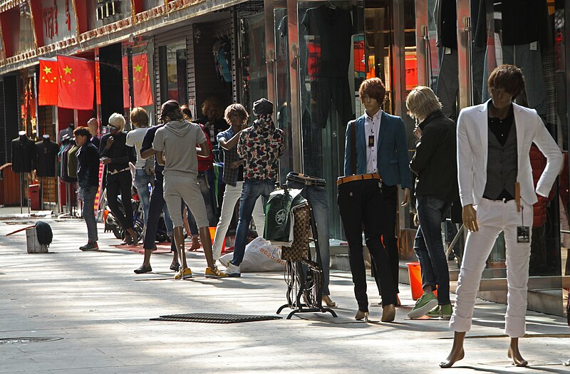 File:Lhasa-14-Ladenpassage-2014-gje.jpg