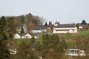 St.-Theresien-Gymnasium Schönenberg mit Kirche