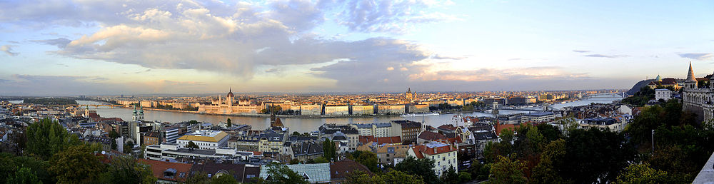 Moderna panoramo di Budapest.