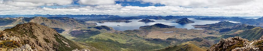 Kampen for at redde Lake Pedder førte i 1972 til dannelsen af United Tasmania Group, verdens første grønne parti.