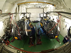 Hangar d'helicòpters del vaixell de recerca alemany Polarstern.