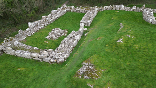 Pentref Celtaidd Din Lligwy Celtic village (pre-Roman) nr Moelfre, Ynys Mon, Wales 26.png