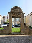 Porte de l'ancienne chapelle Saint-Charles.