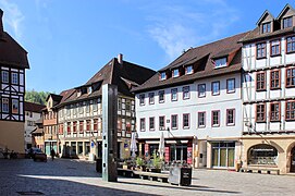 Schmalkalden, der Lutherplatz mit Wettersäule.jpg