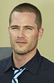 Luke Macfarlane interpreta Rick Lincoln