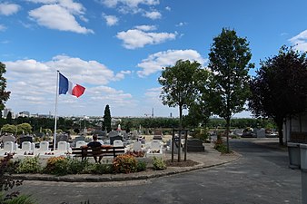 Cimetière Voltaire.