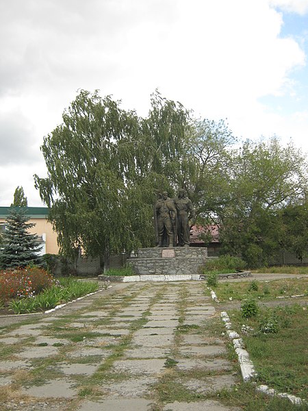 File:Пам’ятник ВВВ Новий Буг.jpg