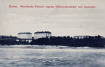 Officersbostäderna, uppförda för Norrbottens artillerikårs, sedd från Lule älv.