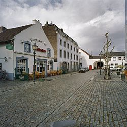 Buildings at the "Vroenhof" central square