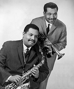 Cannonball (vas.) ja Nat Adderley vuonna 1966.