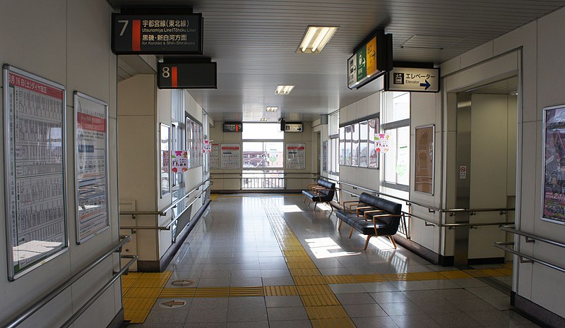 File:JR Nasu-Shiobara Station Conventional line Platform Passage.jpg