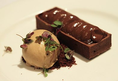 Beer ice cream with chocolate tart