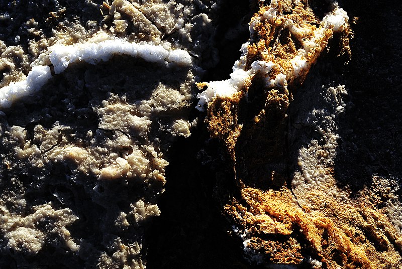 File:Los Ojos del Salar de Uyuni 08.jpg