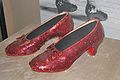 1939: Le scarpette rosse di Dorothy, nel Mago di Oz conservate allo Smithsonian